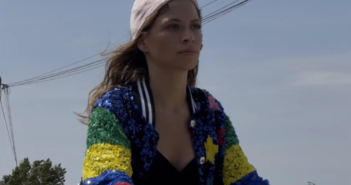 Alice et moi : Filme-moi, le talent n’attend pas le nombre des années Alice et moi dans le clip de Filme-moi