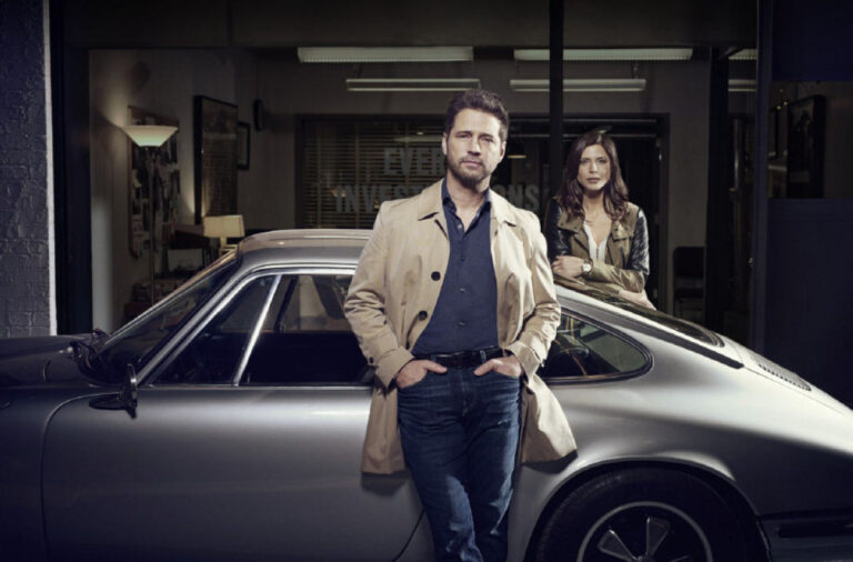 Jason Priestley et Cindy Sampson dans Private Eyes