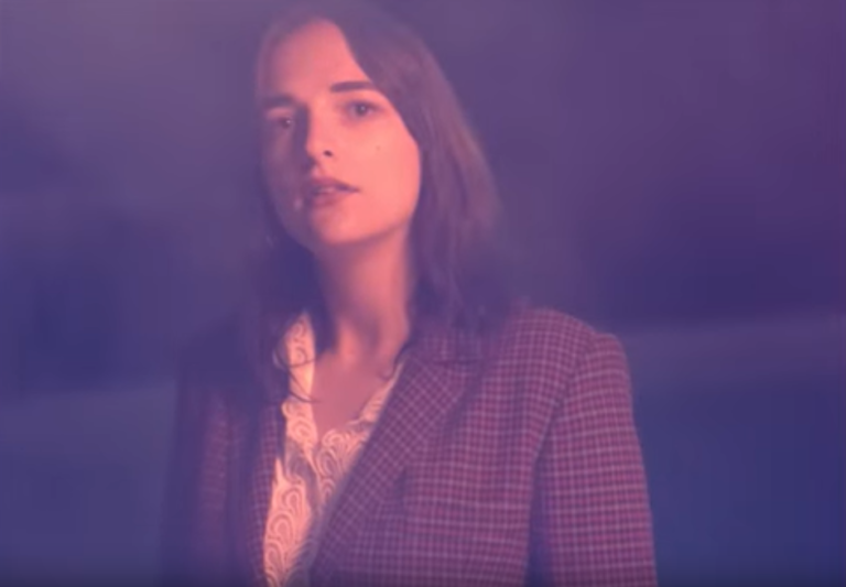 Silly Boy Blue dans le clip de The Fight