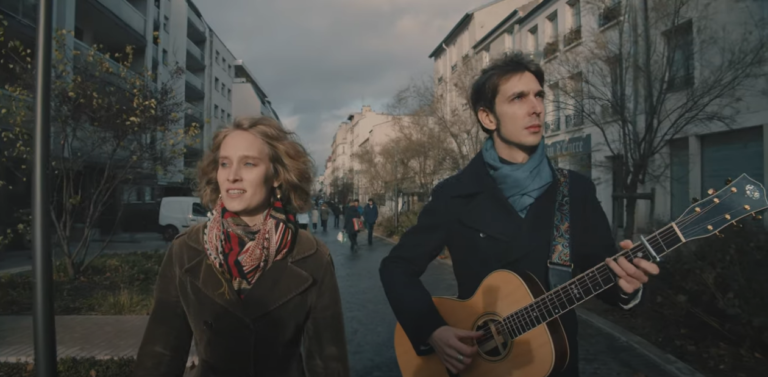 Le duo Samares dans le clip de Danse