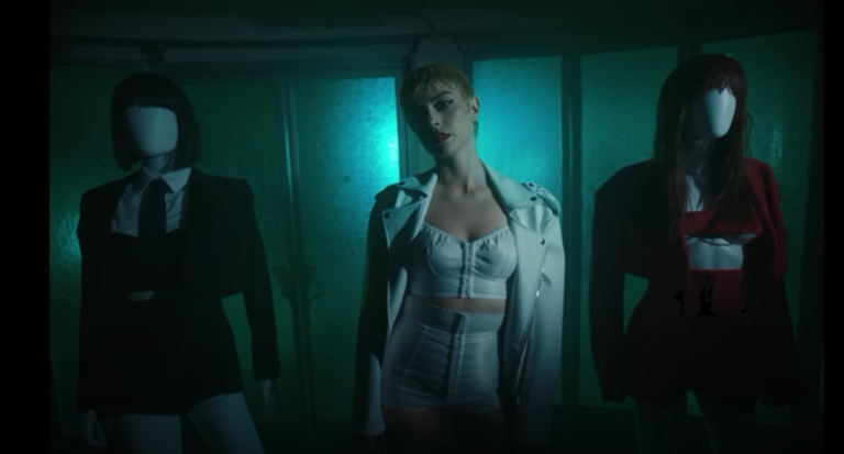 Annalisa dans le clip de Ragazza Sola
